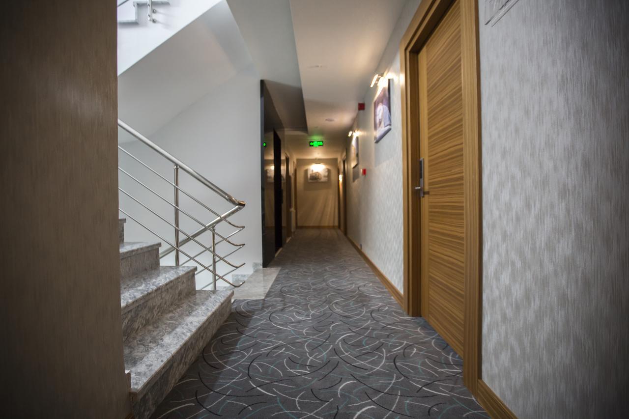 Honour Hotel 尼代 外观 照片